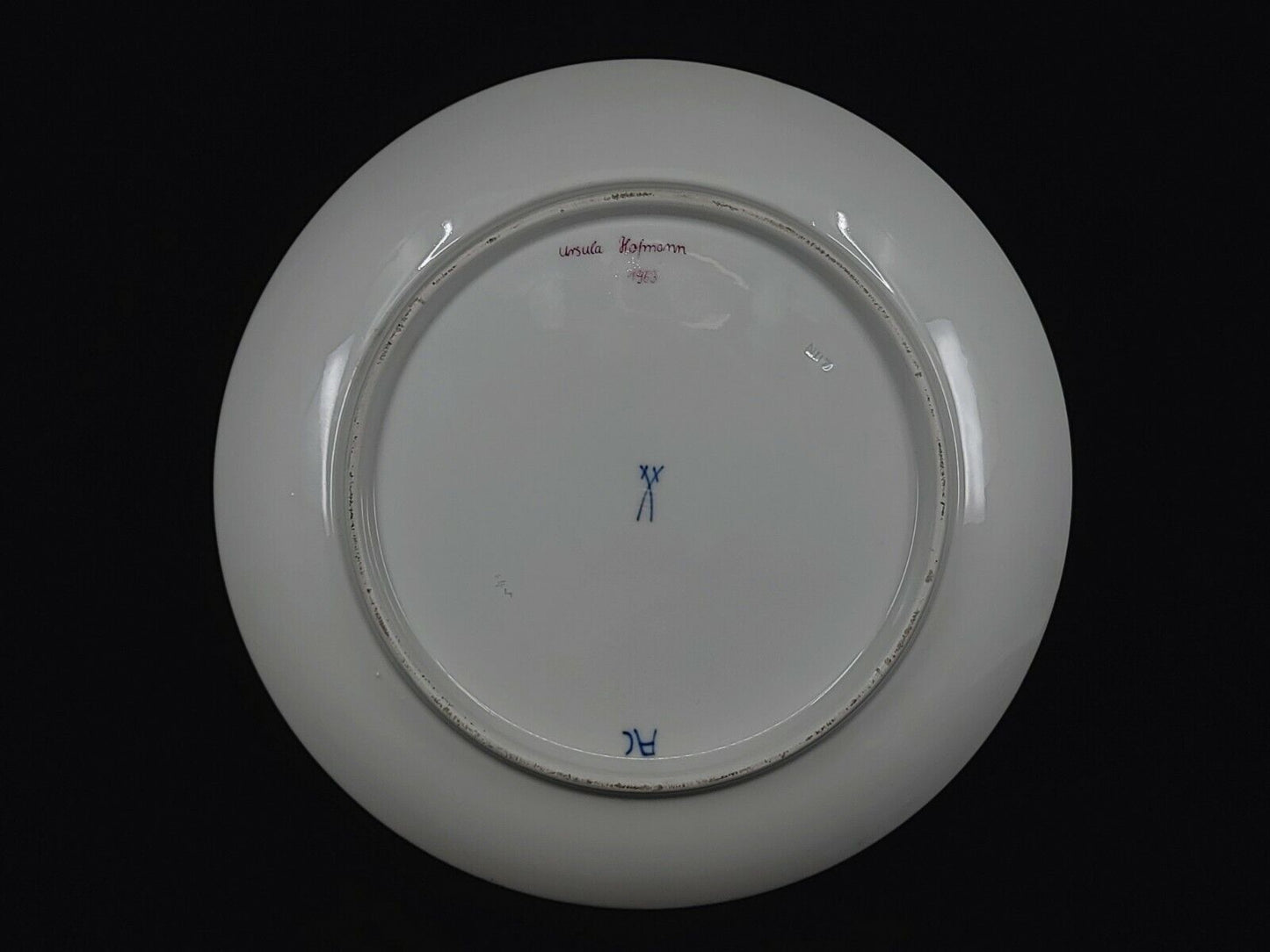 Meissen Porcelain Large KAKIEMON Decorative Plate10" -Painted by Ursula Hofmann