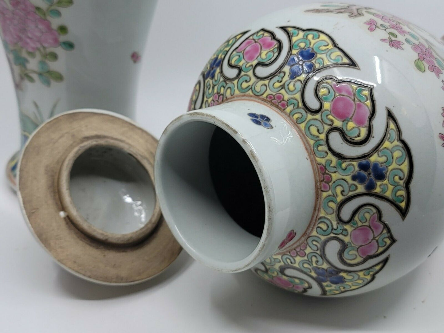 A Pair Of Famille Rose Porcelain Temple Vases And Lids(Mid-20th C )