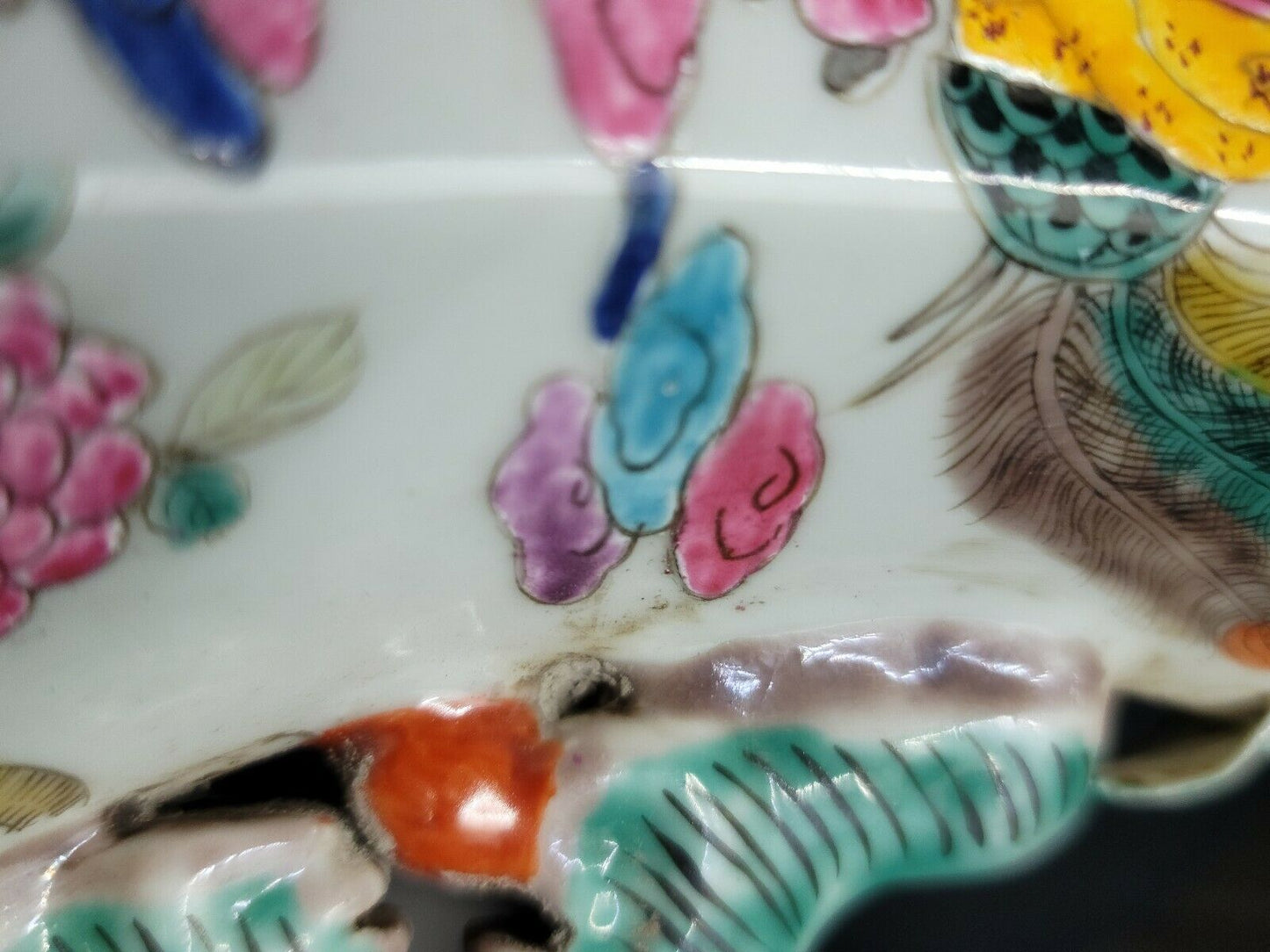 CHINESE FAMILLE ROSE PORCELAIN PAINTED HEXAGONAL SHAPE VASE