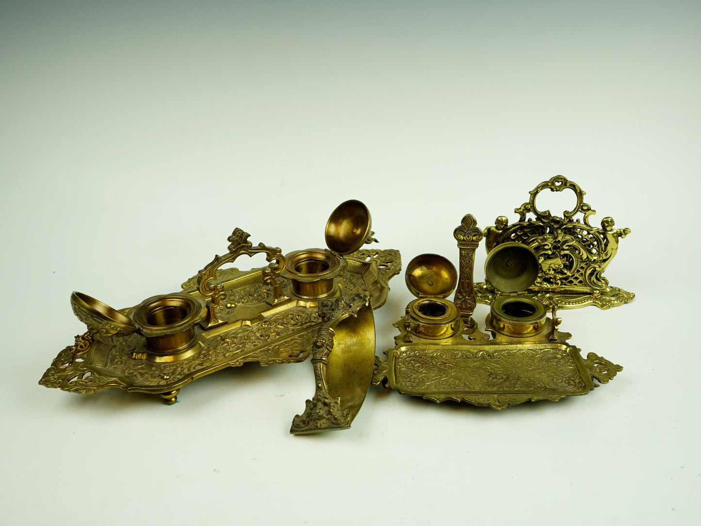 VINTAGE ITALIAN FLORENCE BRASS INKWELLS LARGE ROCOCO STYLE ORNATE STAND