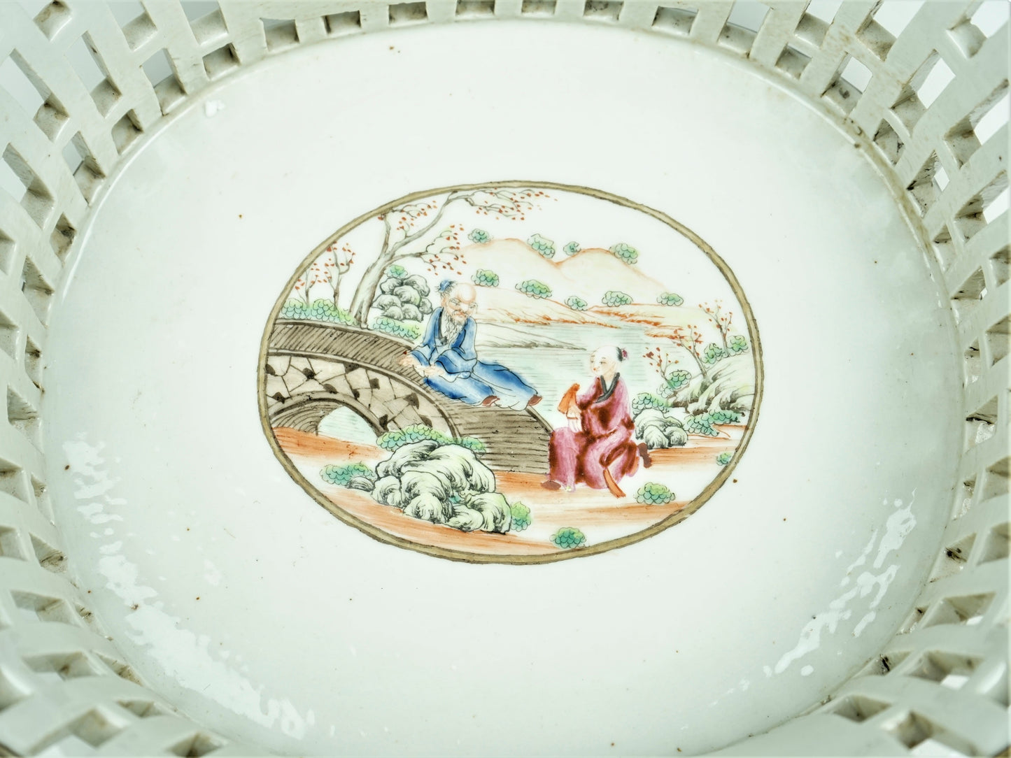 A Chinese export porcelain reticulated chestnut basket on stand