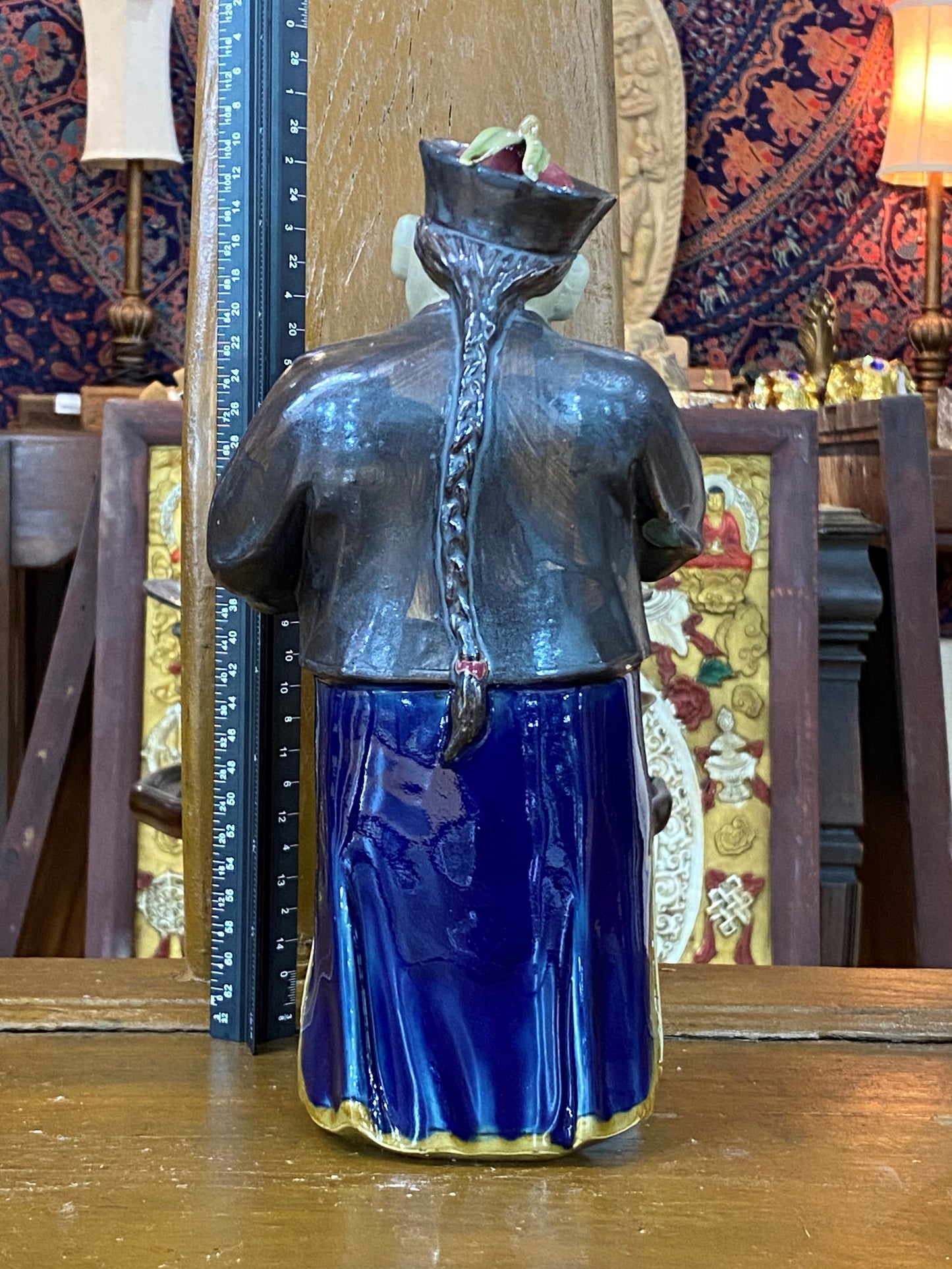 Porcelain figurines of ancient Chinese officials