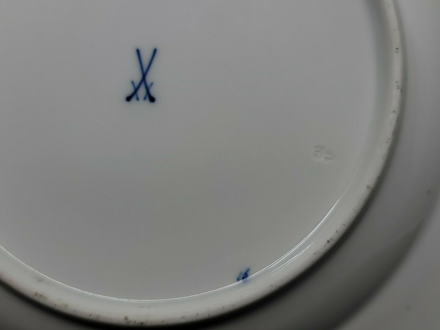 MEISSEN HAND PAINTED BLUE FLOWERS & BUGS SERVING BOWL - 8 1/2"