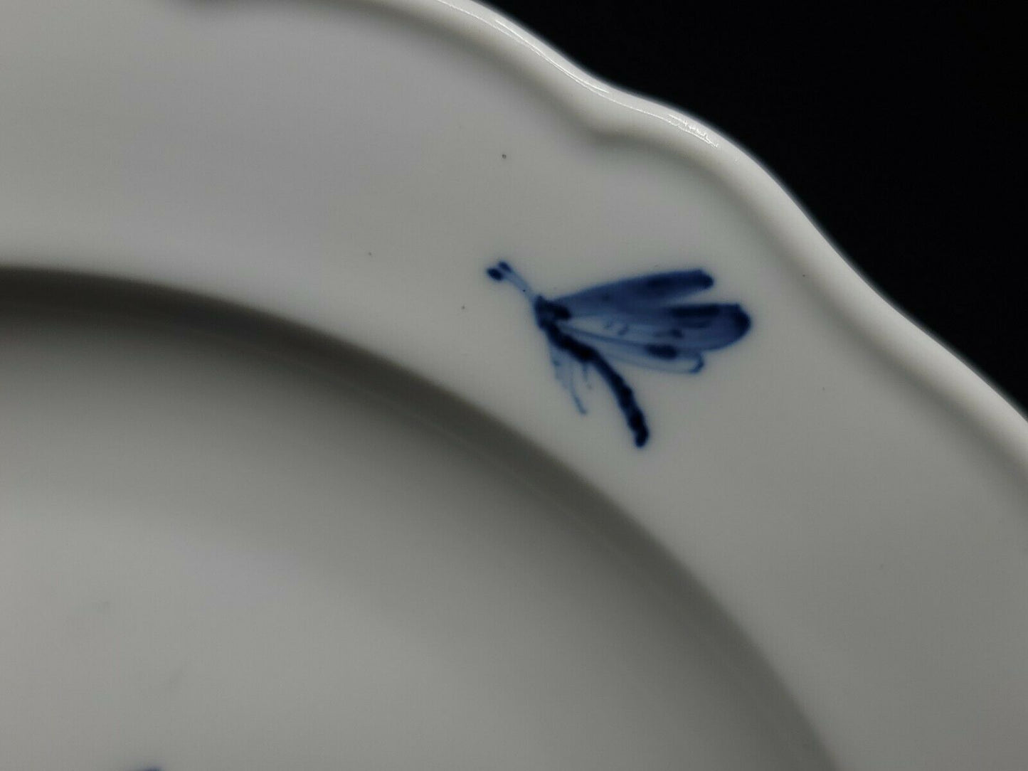 MEISSEN HAND PAINTED BLUE FLOWERS & BUGS SERVING BOWL - 8 1/2"