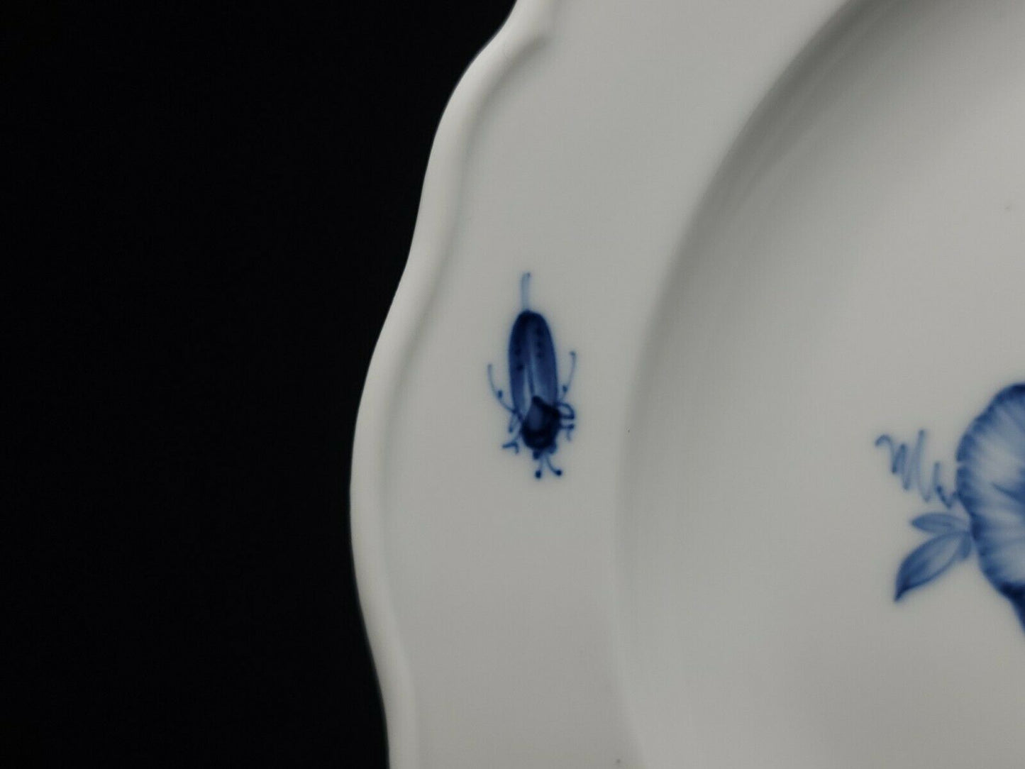 MEISSEN HAND PAINTED BLUE FLOWERS & BUGS SERVING BOWL - 8 1/2"
