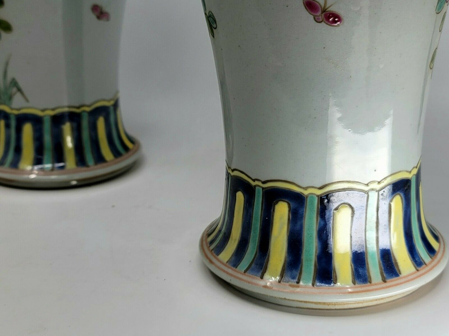 A Pair Of Famille Rose Porcelain Temple Vases And Lids（Mid-20th C ）