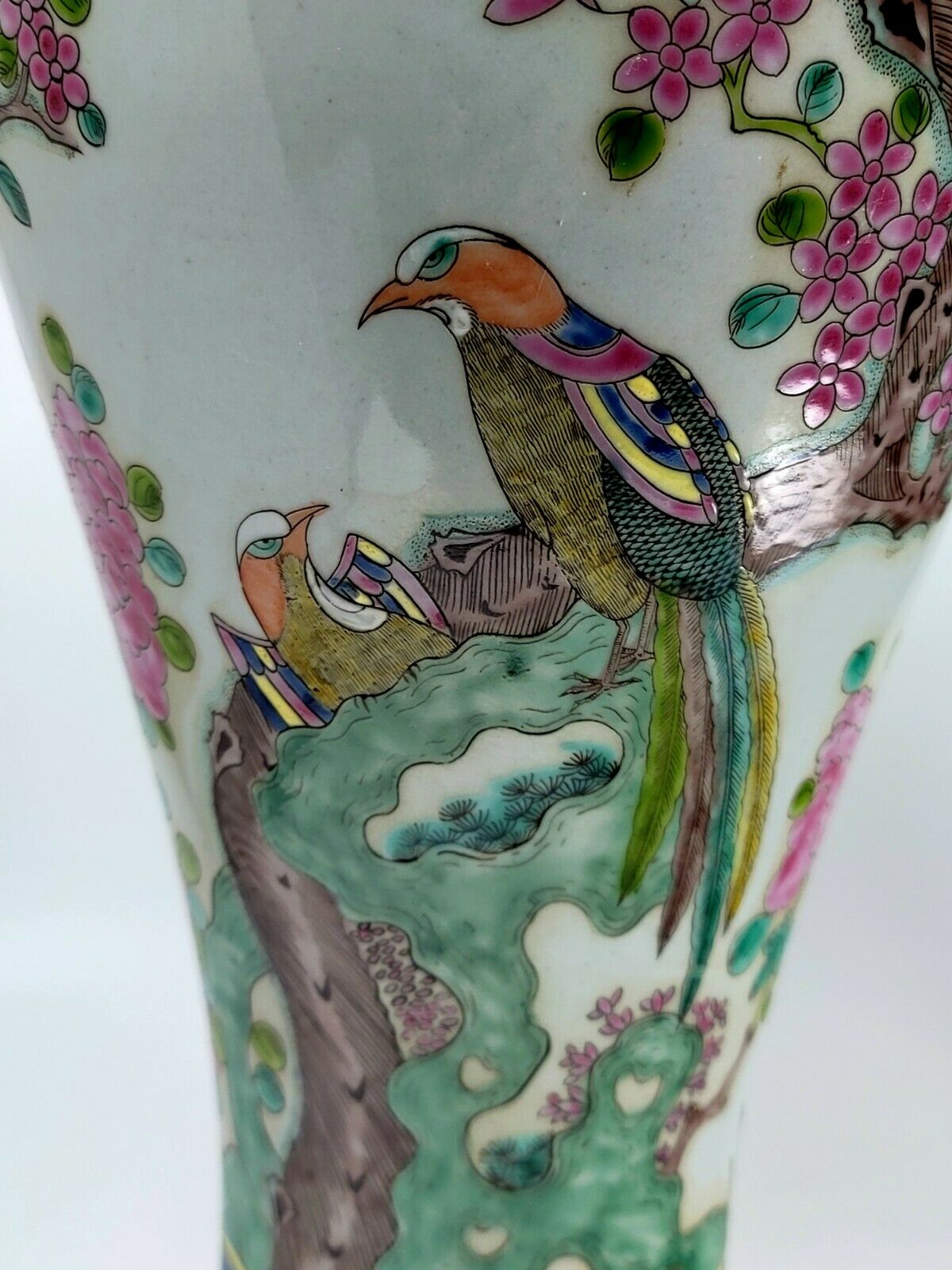 A Pair Of Famille Rose Porcelain Temple Vases And Lids（Mid-20th C ）