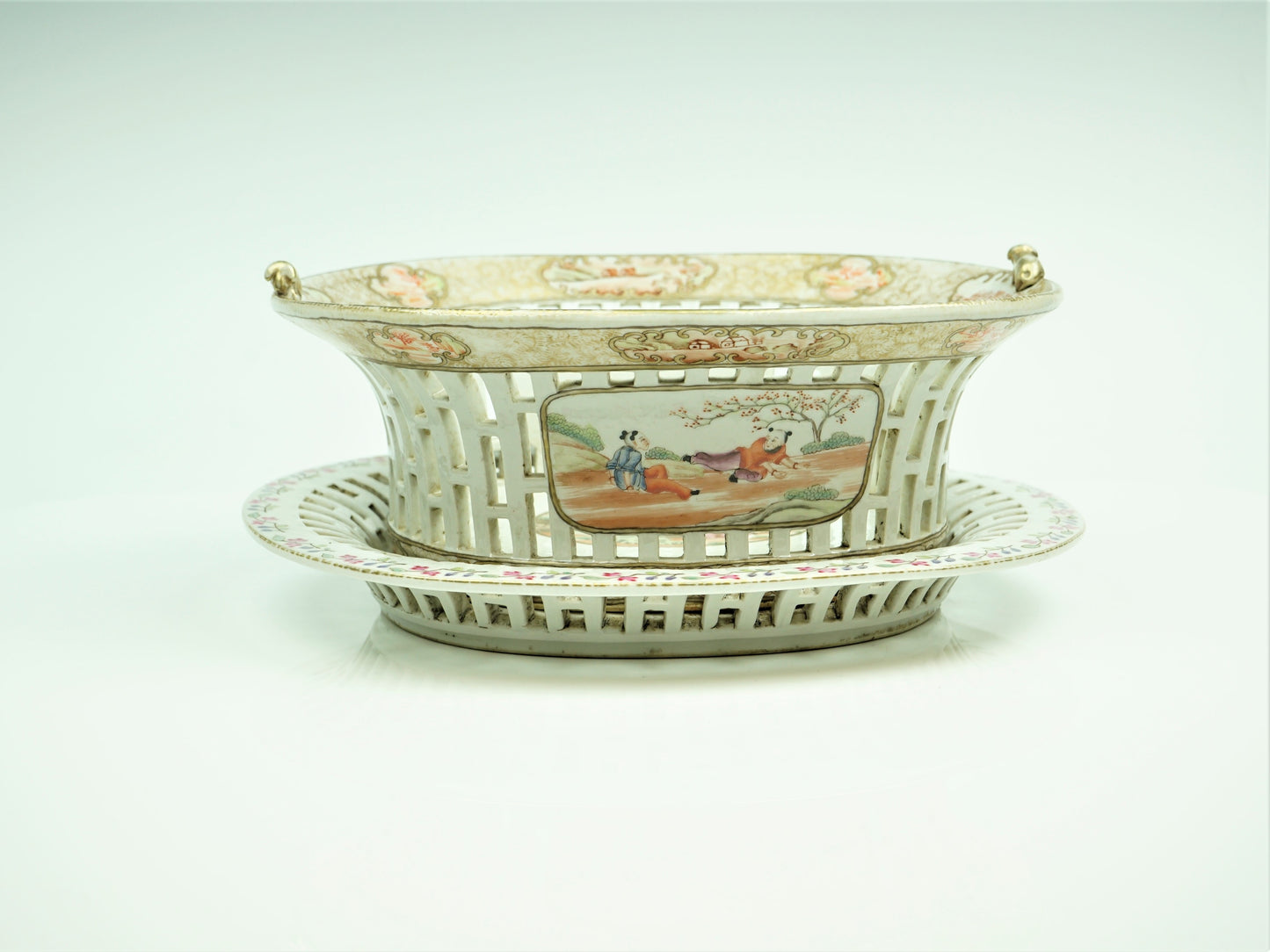 A Chinese export porcelain reticulated  chestnut basket on stand