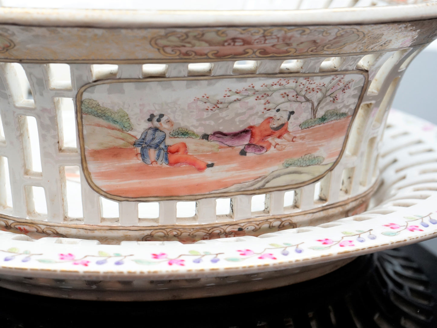 A Chinese export porcelain reticulated  chestnut basket on stand